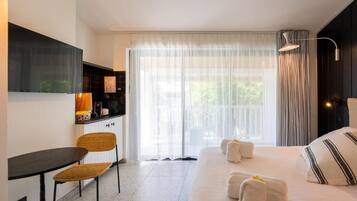 1 habitaciĂłn, minibar y caja de seguridad en la habitaciĂłn