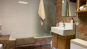 Toallas y papel higiénico