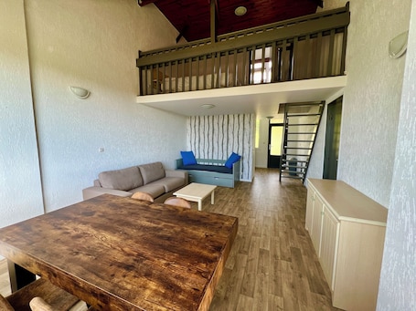 Interior. Ushuaia Villages-Domaine de Scott Duplex Building Cedar 09