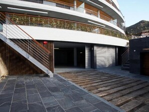 Exterior detail - 2-Bedroom Seafront Apartment in Roses, Pool, WiFi (Roses)