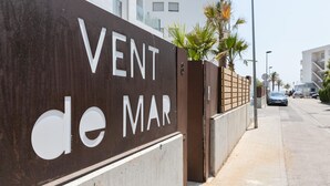 A sign with "VENT de MAR" indicating a location or property name. - Modern Apartment in Roses - 2 Bedrooms, Near Beach (Roses)
