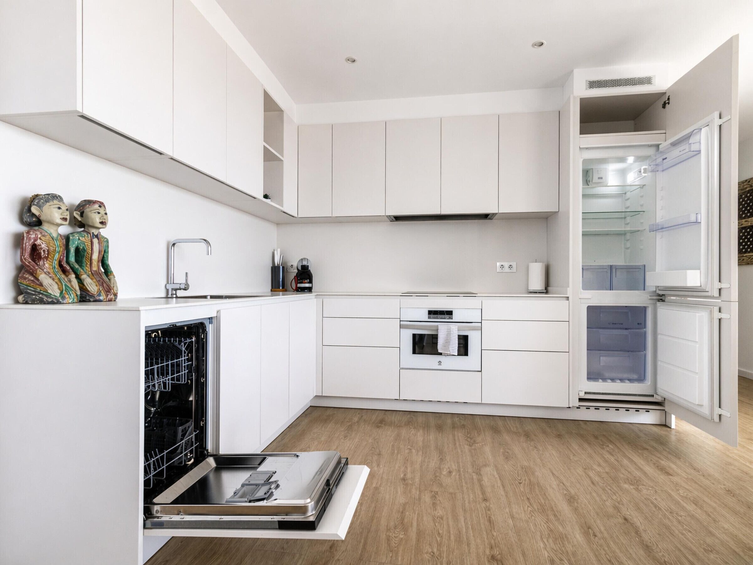 Micro-ondes, four, plaque de cuisson, lave-vaisselle