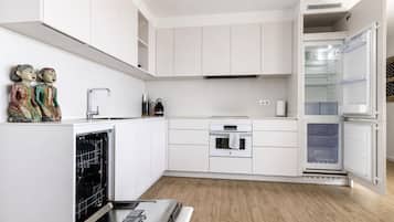 Micro-ondes, four, plaque de cuisson, lave-vaisselle