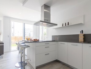 Mikrowelle, Herdplatte, Geschirrspüler