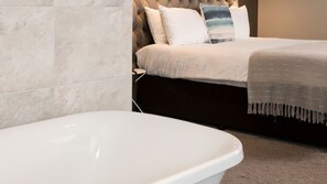 Luxury Suite, Ensuite, Sea View | Desk, laptop workspace, iron/ironing board, free WiFi - Marine Hotel Ballycastle (Ballycastle)