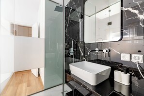 Apartment, 2 Bedrooms, Kitchen, City View | Bathroom | Shower, rainfall showerhead, free toiletries, hair dryer