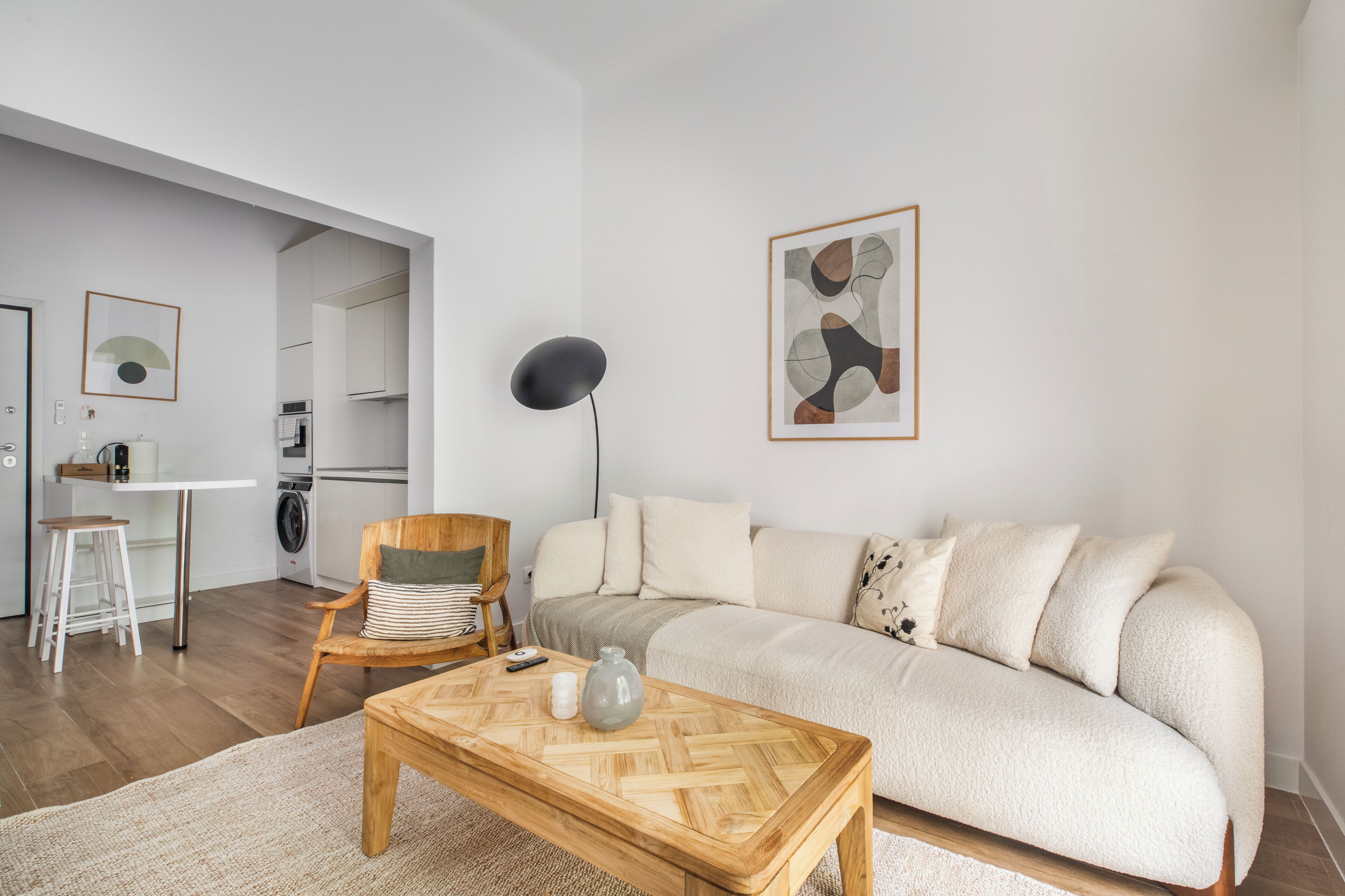 Apartment, 2 Bedrooms, Kitchen, City View | Ruang tamu | TV Pintar, buku-buku, perkhidmatan penstriman, pejabat 