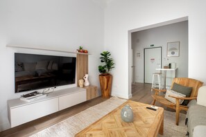 Apartment, 2 Bedrooms, Kitchen, City View | Living room
