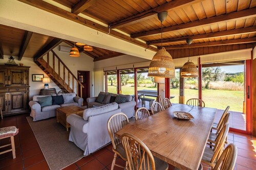 Charming 5-bedroom cottage in lovely Montargil with AC