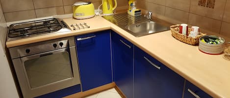Geladeira, fogão, cooktop, lava-louças
