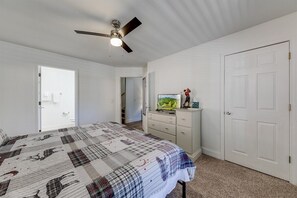 4 bedrooms, desk, free WiFi