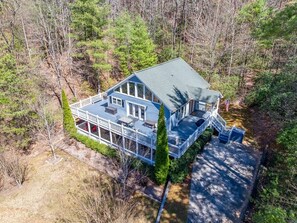 Exterior - Porchside Getaway – Spacious Helen Home with Hot (Helen)