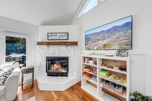 TV, fireplace - Porchside Getaway – Spacious Helen Home with Hot (Helen)