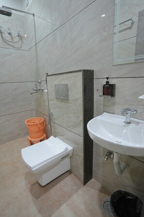 Deluxe Room | Bathroom