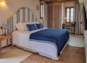 43-inch Smart TV with digital channels, streaming services - Nomad Hotel & Spa Altea (Altea)