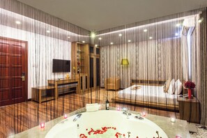 Luxury Double Room | Minibar, in-room safe, blackout curtains, free WiFi - VALENTINE HOTEL (Ho Chi Minh City)