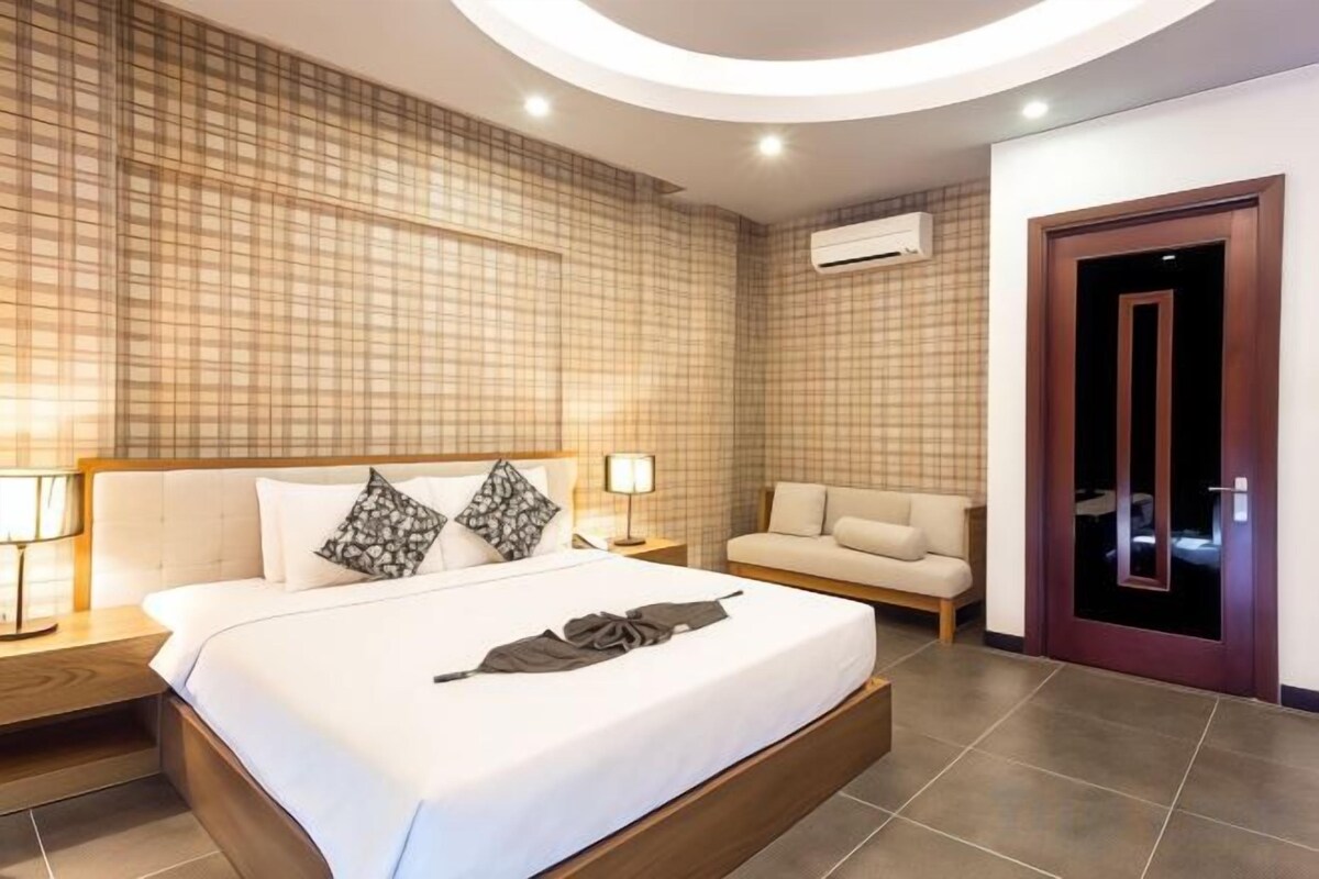Minibar, in-room safe, desk, blackout curtains