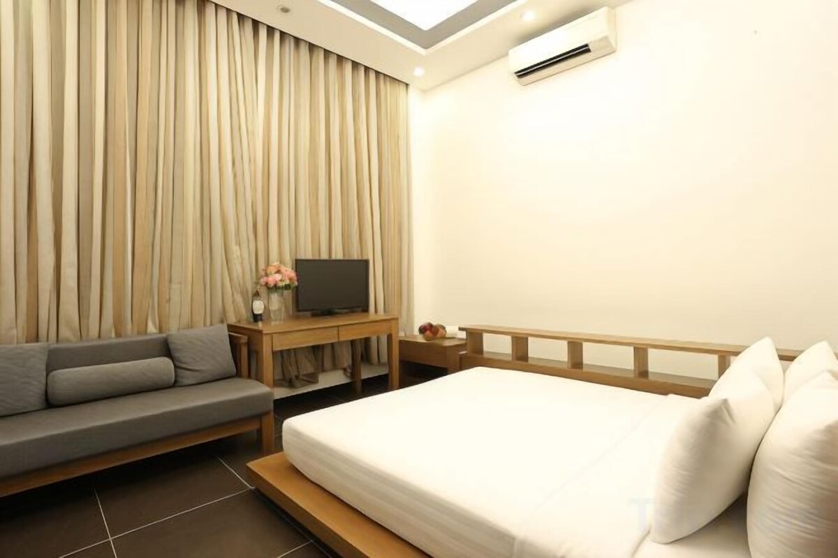 Minibar, in-room safe, desk, blackout drapes