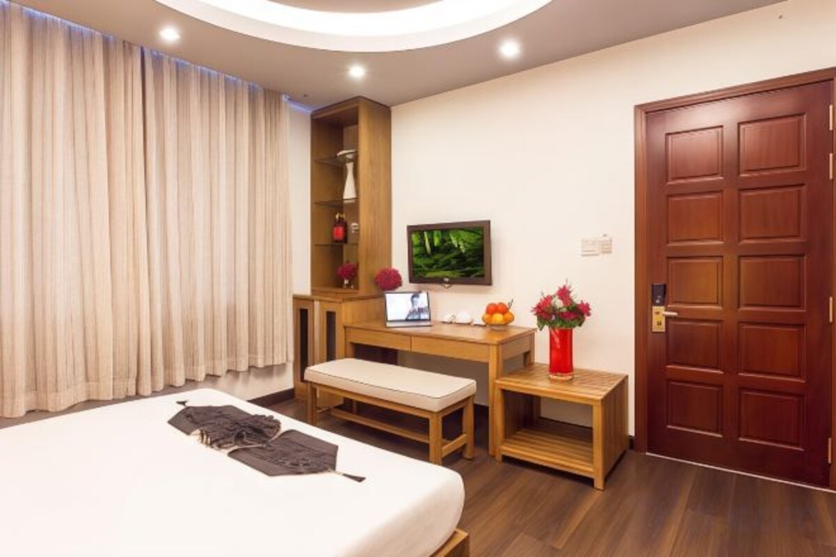Minibar, in-room safe, desk, blackout drapes