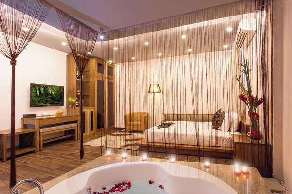 Luxury Double Room | Minibar, in-room safe, desk, blackout drapes