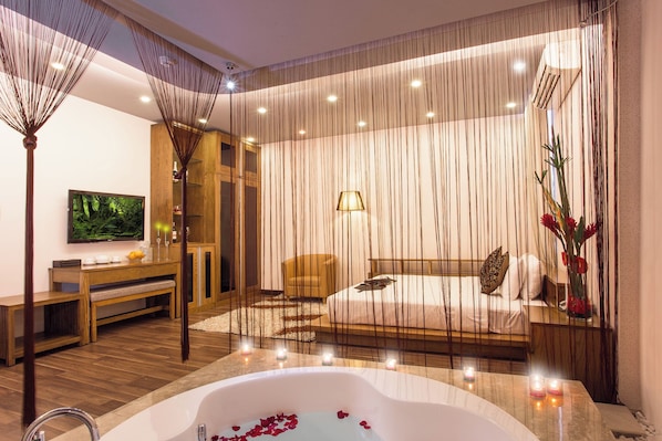 Minibar, coffres-forts dans les chambres, rideaux occultants