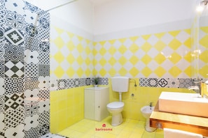 Quarto triplo | Banheiro | Chuveiro, secador de cabelo, toalhas de banho, sabonete