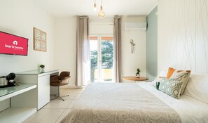 Tweepersoonskamer | Een bureau, geluiddichte muren, een strijkplank/strijkijzer, gratis wifi