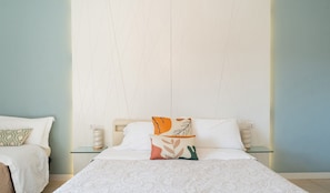Quarto triplo | Escrivaninha, quartos à prova de som, ferros/tábuas de passar roupa