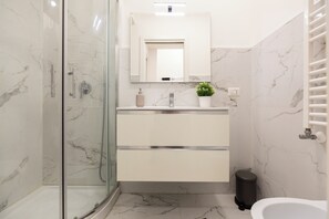 Comfort Apartment | Bathroom