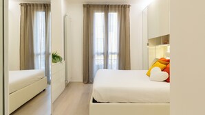A bedroom with a bed, a dresser, and a window with curtains. - notaMi - Campus Bligny Bocconi District (Milan)