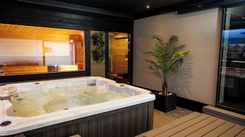 室內 SPA 浴池