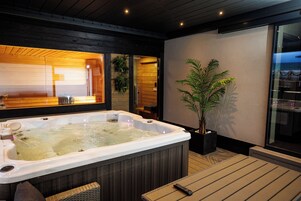 Bañera de hidromasaje interior