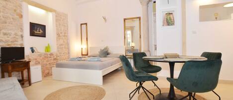 Studio (Studio Apartment (owner Oliva)) | Spisestue