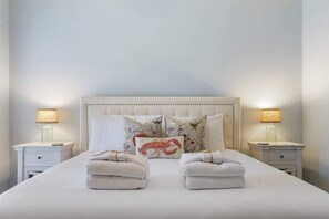 4 bedrooms, iron/ironing board, free WiFi, bed sheets - Whale of a Time- 4 Bikes- Carriage House- Dog Frie (Santa Rosa Beach)