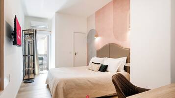 Double Room | Desk, iron/ironing board, free WiFi