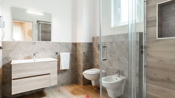 Quadruple Room | Bathroom
