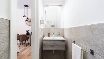 Triple Room | Bathroom | Shower, hair dryer, towels, soap