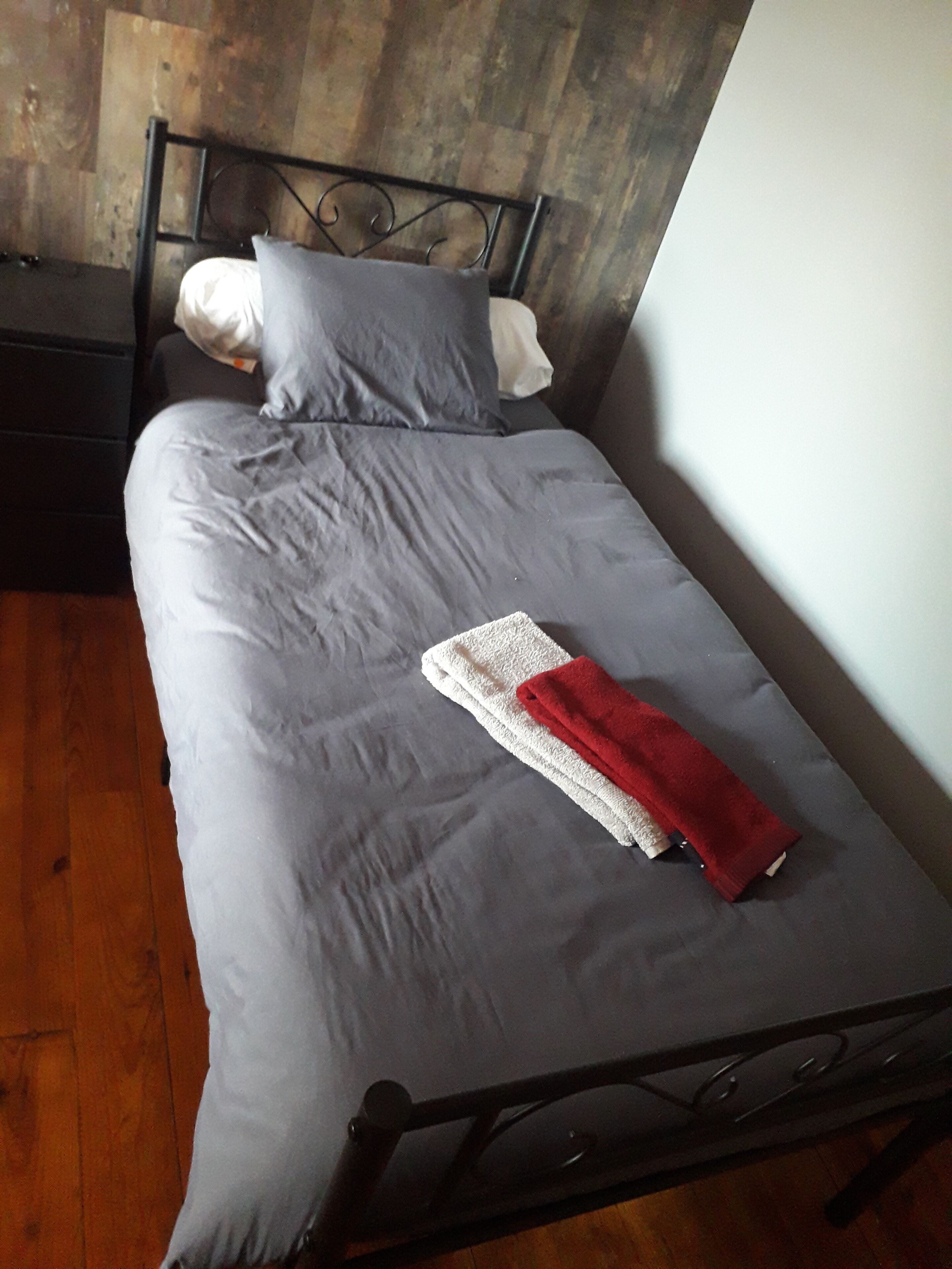 1 chambre, fer et planche à repasser, Wi-Fi, draps fournis