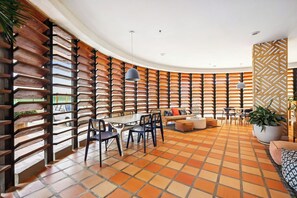 تناول الطعام بالخارج