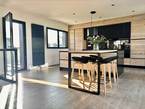 Fridge, oven, dishwasher, coffee/tea maker - Morgat - Spacious and cozy house (Crozon)
