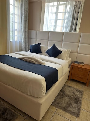 Appartement classique, balcon, vue sur la ville | 1 chambre, décor unique, ameublement unique