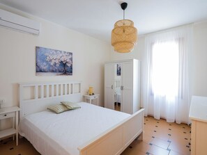 4 bedrooms, desk, iron/ironing board, travel cot - Villa Hybiscus with Pool in Castellammare del Golfo, Fraginesi, Scopello (Castellammare del Golfo)