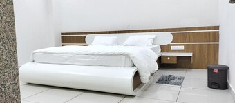 HOTEL STR PLAZA