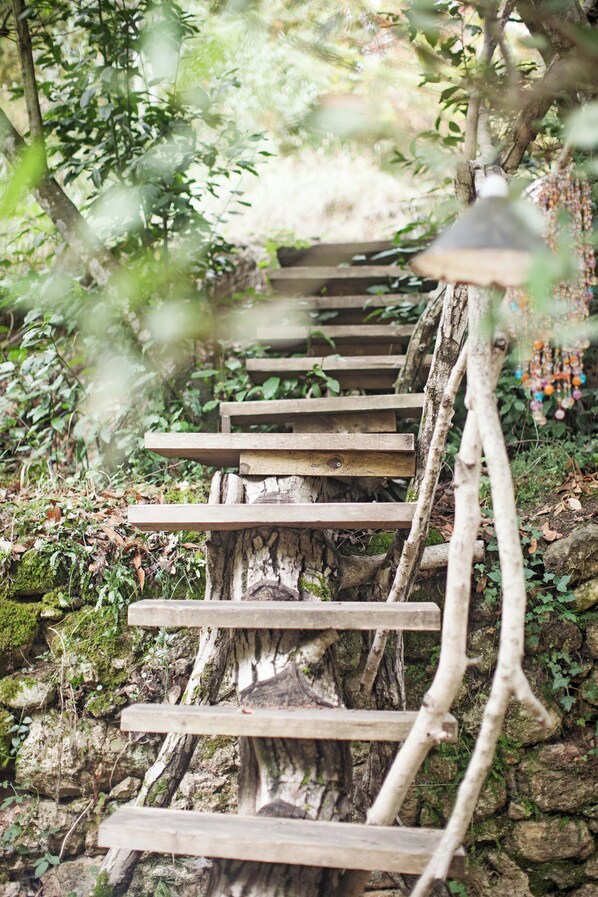 Property grounds - Terre libre 2, glamping. Hutt with garden and access to a river. (Fayence)