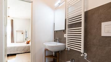 Triple Room | Bathroom