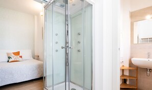 Phòng đôi | Két bảo mật tại phòng, bàn, bàn ủi/dụng cụ ủi quần áo
