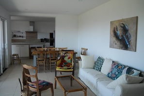 Living area - Villa la Vigie: a century of vacations. Proximity, calm and sea view. (Crozon)