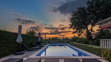Villa Familiale, plusieurs chambres (Villa Rosa Magica) | Piscine | Piscine extérieure (ouverte en saison), piscine chauffée