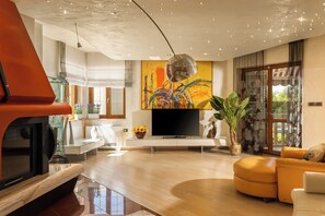Familienvilla, 5 Schlafzimmer (Villa Rosa Magica) | Wohnzimmer | 21-Zoll-Flachbildfernseher mit Kabelempfang