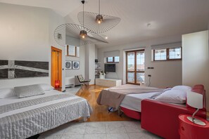 5 bedrooms, iron/ironing board, free WiFi, bed sheets